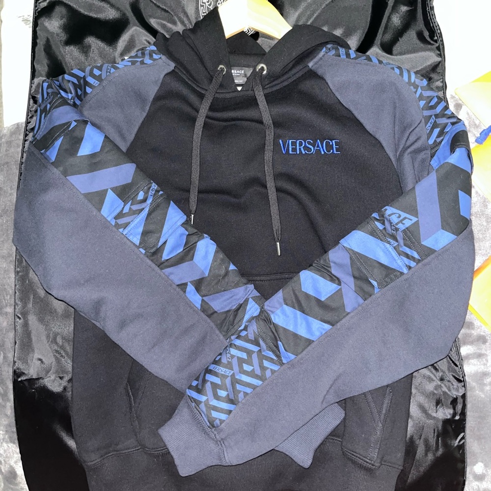 Versace La Greca Sweatshirt Hoodie w/ Medusa accents and Garment Bag Mens Small